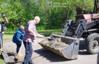 Прибиранням території меморіалу «Безіменна висота» у Новокодацькому районі закінчили тиждень суботників 