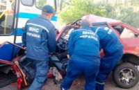 В Днепропетровской области легковушка влетела в пассажирский автобус: двое погибших
