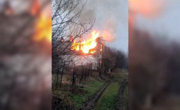 ​﻿Под Днепром сгорел двухэтажный дачный дом