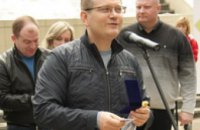 Вице-премьер-министру Украины в Днепропетровске вручили нагрудный знак «Закон и честь»