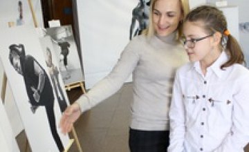 Детей Днепропетровщины учат любви к жизни и Украине на фотовыставке «Победители»