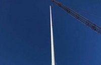 В Днепре завершается установка флагштока для флага Украины высотою 75 метров (ФОТО)