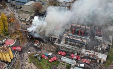 В Одессе горит цех кондитерской фабрики (ВИДЕО)