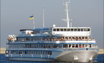 Украинский круизный лайнер вместо Одессы взял курс на Ростов