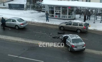 В Киеве произошло масштабное ДТП: столкнулись шесть автомобилей (ФОТО)