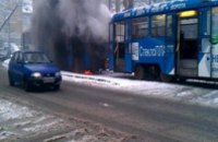 В Днепропетровске на Жовтневой площади загорелся трамвай (ФОТО)