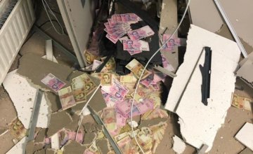 На Днепропетровщине преступная группировка снова взорвала банкомат и украла полмиллиона гривен