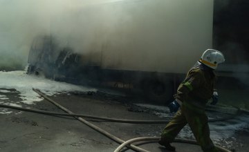 В Днепропетровской области на ходу загорелся грузовик с молочной продукцией