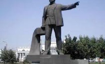 Более половины читателей ИА «МОСТ-ДНЕПР» выступают против сноса памятника Петровскому в Днепропетровске, - опрос 