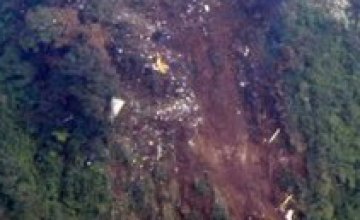 Среди обломков самолета «Сухой Суперджет-100» нашли останки тел погибших