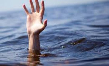 В Днепре на Красном Камне во время прыжка в воду погиб мужчина