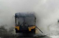 В Киеве дотла сгорел троллейбус (ФОТО)
