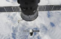 Космонавт с МКС заснял момент отлета космического грузовика Dragon (ФОТО)
