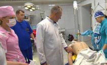 В больницу Мечникова госпитализировали военного, подорвавшегося на мине в Широкино