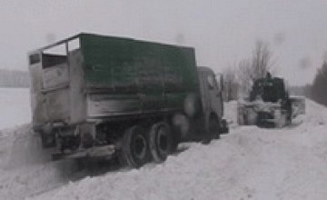 За сутки спасатели вытащили из снежных заносов 5 автомобилей