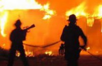 В Днепропетровской области на пожаре сотрудники ГС ЧС спасли 60-летнего мужчину