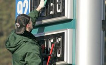 Кабмин разрешил заправкам повысить цены на бензин