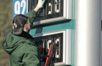 Кабмин разрешил заправкам повысить цены на бензин