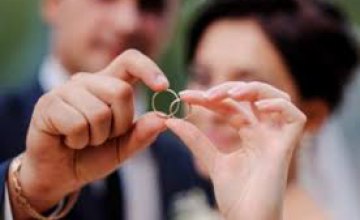С начала года на Днепропетровщине  услугой «Шлюб за добу» воспользовались более 1 тыс. пар 