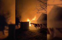 Ночью в Новомосковске на территории частного сектора загорелась баня