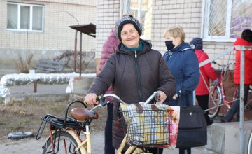 Яку допомогу отримують люди похилого віку від соцпрацівників у віддалених районах Дніпра