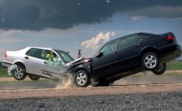 На Днепропетровщине лоб в лоб столкнулись два авто: один водитель погиб