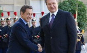 Виктор Янукович поздравил Николя Саркози с Днем взятия Бастилии