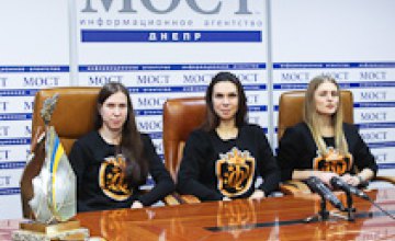 Днепропетровская женская хоккейная сборная победила на чемпионате Украины (ФОТО)