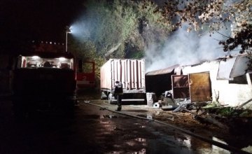 В центре Днепра произошел масштабный пожар в складском помещении