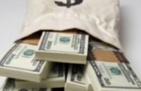 НБУ запретил банкам продавать больше $10 тыс. в одни руки 