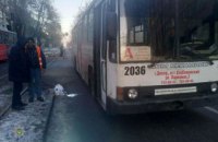 В Днепре на пр. Гагарина пьяный пешеход врезался в троллейбус (ФОТО)