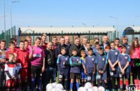 Президент ФФУ Андрей Павелко открыл современные футбольные поля в двух школах Днепропетровщины (ФОТОРЕПОРТАЖ)