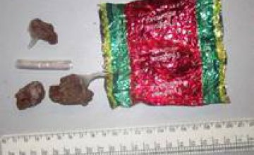 На Днепропетровщине заключенному пытались передать наркотики в конфетах