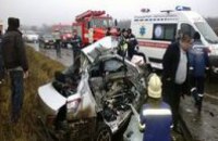 Под Донецком Lexus столкнулся со скорой: 2 погибших, 6 человек пострадали