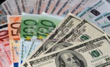 НБУ продлил ограничения на продажу наличной валюты до сентября
