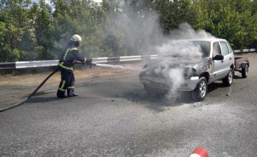 В Каменском загорелся автомобиль