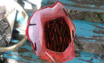 Полицейские выявили в сумочке днепрянки 50 патронов к автомату Калашникова