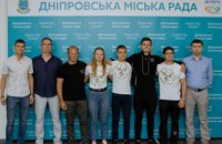 В горсовете Днепра наградили победителей и призеров чемпионата мира по воднолыжному cпорту