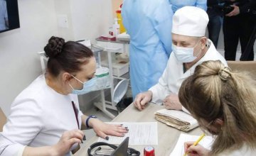 Врачи Днепропетровщины, которые заболели коронавирусом, получают материальную помощь