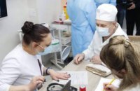 Врачи Днепропетровщины, которые заболели коронавирусом, получают материальную помощь