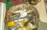 В Каменском мать троих детей организовала наркопритон у себя в квартире