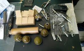 Криворожские правоохранители нашли в земле ящик с боеприпасами 