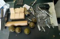 Криворожские правоохранители нашли в земле ящик с боеприпасами 