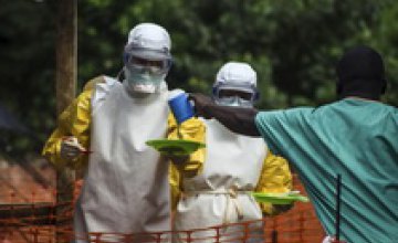 В Либерии бастуют медсестры, которые лечат больных Эболой