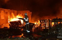 Под Днепром произошел масштабный пожар на производстве деревянной тары