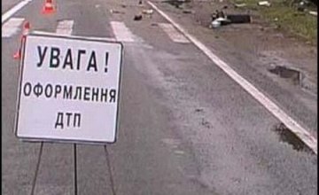 В Днепропетровской области грузовик упал с моста