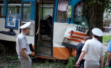 В Днепропетровске трамвай сошел с рельс: 14 пострадавших (ОБНОВЛЕНО + ФОТО)