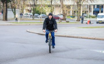  На работу на велосипедах: днепропетровские чиновники осваивают новый вид транспорта
