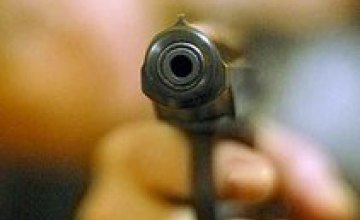 В Хмельницком мужчина открыл стрельбу в магазине: есть пострадавшие