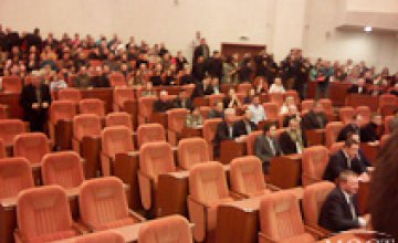 На сессии Днепропетровского городского совета депутаты упустили возможность начать конструктивную работу, - СМИ